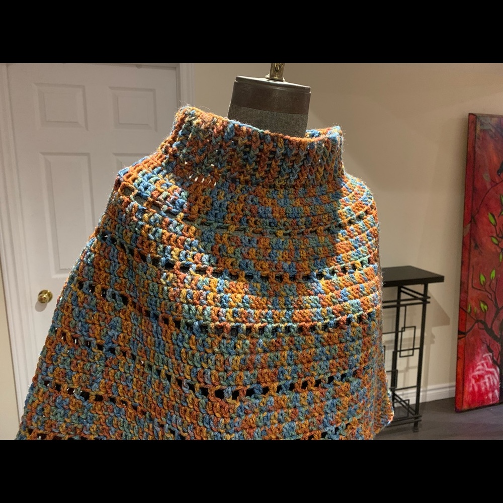 Poncho hand made, crochet